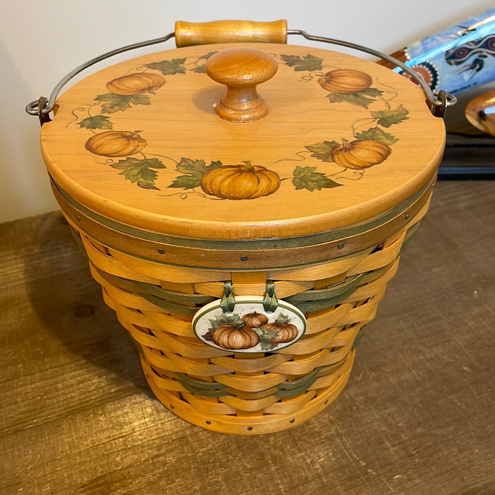 Beautiful, in amazing condition Longarberger basket!!